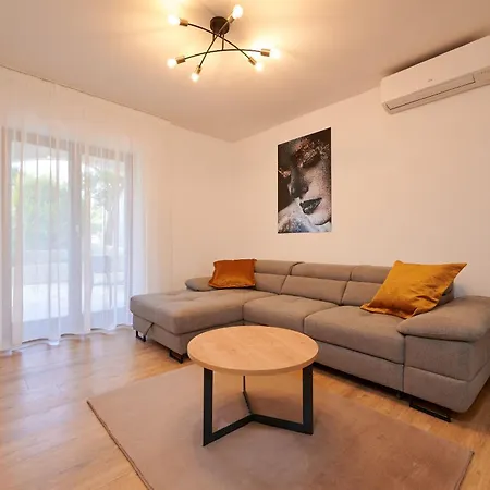 Natali Apartment *