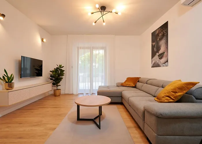 Natali * 特罗吉尔